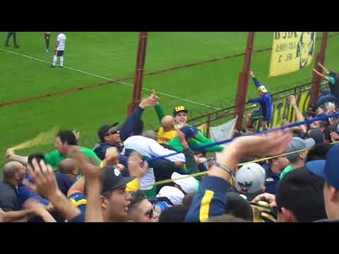 "Los Guerreros En La Paternal - En El Barrio De Arroyito  Hay Una Banda Loca Y Descontrolada" Barra: Los Guerreros • Club: Rosario Central