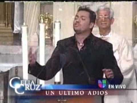 Victor Manuelle   La Vida Es Un Carnaval A Capella En la Iglesia, Sepelio y Homenaje a Celia Cruz