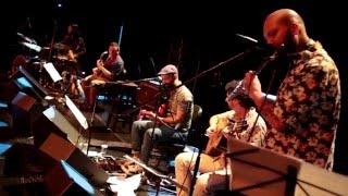 Rodrigo Campos interpreta "Casa de Marimbondo" (João Bosco)