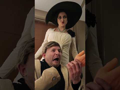 Don't look behind you. 👁👄👁 #residentevilvillage #ladydimitrescu