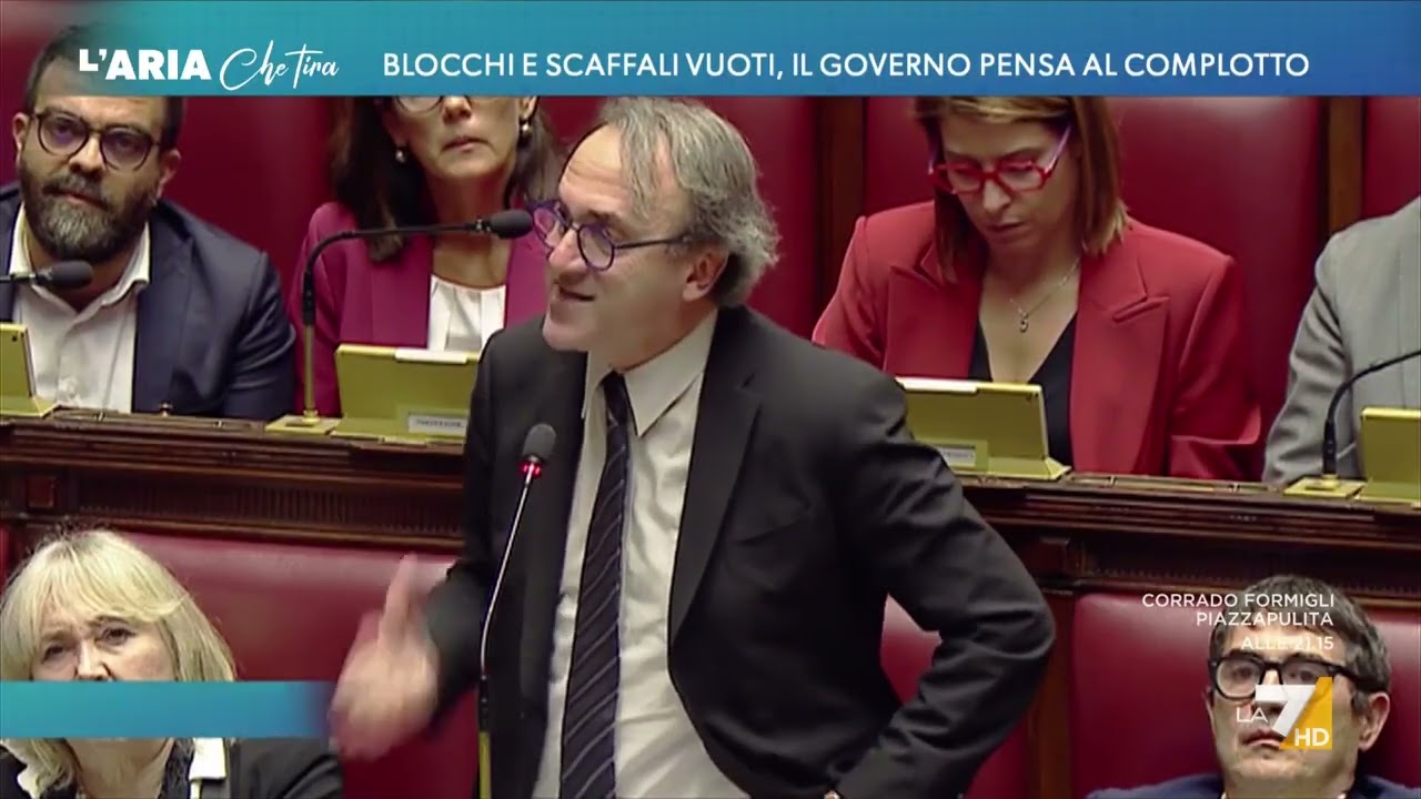 Blocchi e scaffali vuoti, il governo pensa al complotto