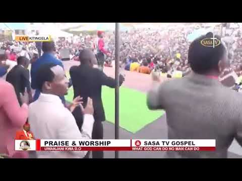 'SHUKA ZAKAYO!!"Pst Ng'ang'a sings during his crusade in kitingela