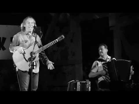 Jaromír Nohavica a Robert Kusmierski  - V zeleném lese (Trampský širák 2013)