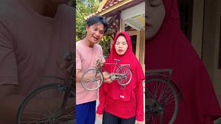 Download lagu Wants to sit in the back #funny #fyp #trending #shorts mp3