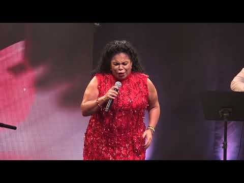 Eva Ayllón - Esta es mi tierra / Y se llama Perú /  Contigo Perú (En Vivo)