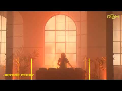 Justine Perry w/ @roomlabroomtrax