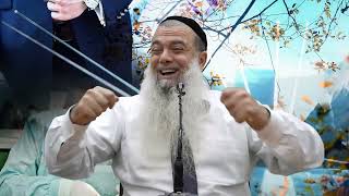 הרב יגאל כהן | האם לצאת לעבוד? או שהפרנסה משמיים? - התמונה מוצגת ישירות מתוך אתר האינטרנט יוטיוב. זכויות היוצרים בתמונה שייכות ליוצרה. קישור קרדיט למקור התוכן נמצא בתוך דף הסרטון