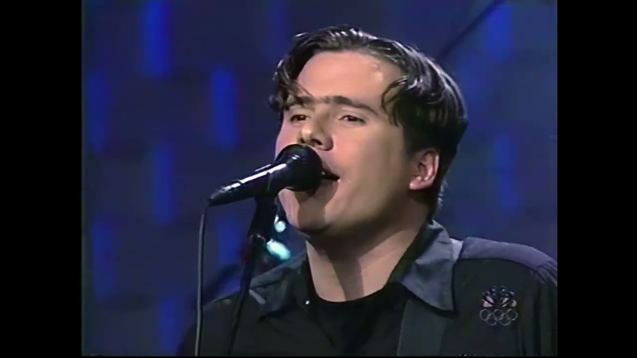 Jimmy Eat World - The Middle (Live At Late Night With Conan O'Brien 12/18/2001) - YouTube