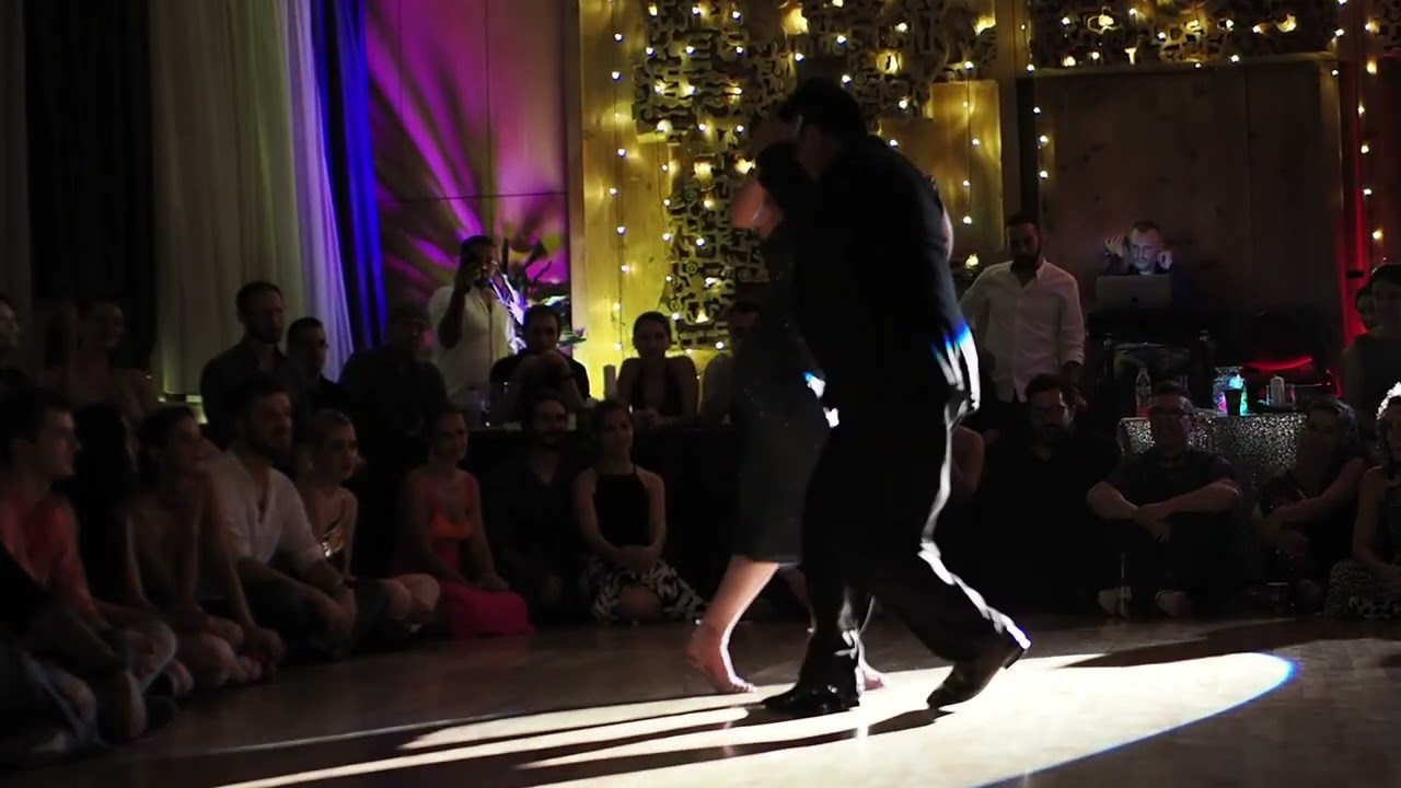 Carlitos Espinoza & Agustina Piaggio 4/5