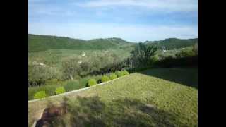 preview picture of video 'Che spettacolo.....Toscana Montalbano Quarrata vendita Colonica ristrutturata giardino panoramica.'