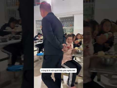 Thầy giáo tội nghiệp bị các em học sinh lấy mất kẹo #shorts