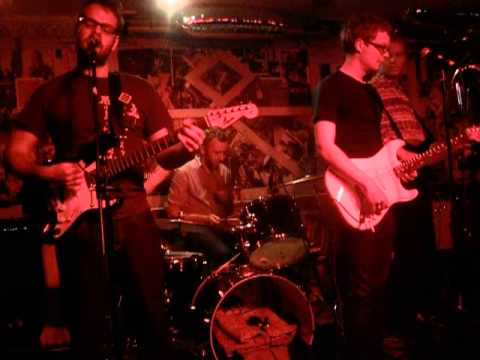The Wednesday Club feat. Lisa Bouvier - We Suck (Live @ The Victoria, Dalston, London, 05/05/13)