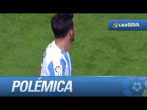 Gol mal anulado a Charles en el Málaga CF - Deportivo