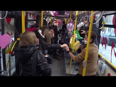💕 Valentínsky express 2022 💕: Tancovanie v autobuse (feat.Ondrej Ferko)
