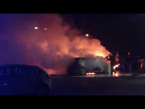 Car Fire in a parking lot in Jordbro Sweden. Bilbrand i Jordbro.  Pożar samochodów Jordbro Szwecja.