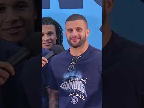 I know who is that. that it's Nemanja Vidic :))) forget him so fast :)))