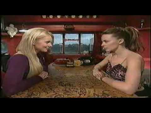 Kylie Minogue & Geri Halliwell - Arm Wrestling with a surprise on TFI Friday.mp4