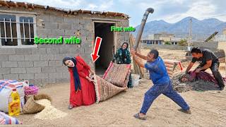Download lagu A fight over a carpet; the second wife got into an argument with the first wife!ُ mp3