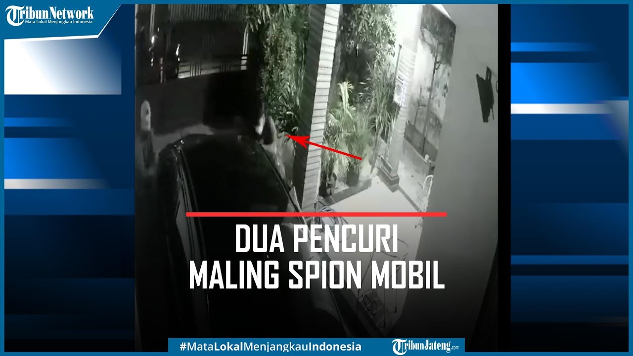 Detik-detik Dua Pencuri Panjat Pagar Maling Spion Mobil