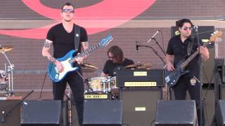 Gary Hoey - &quot;Dust &amp; Bones&quot; (Live at the 2017 Dallas International Guitar Show)