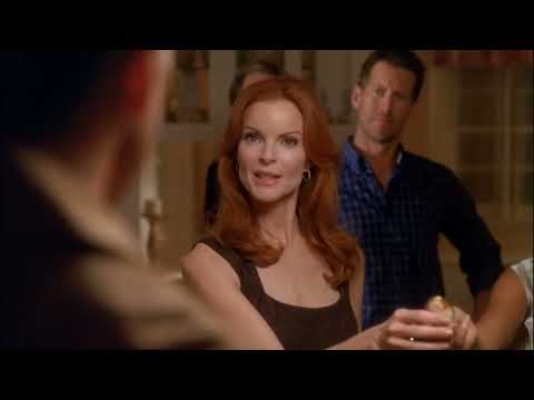 Bree Wears The Brooch Karl Gave Her At Susan's Party - Desperate Housewives 6x06 Scene