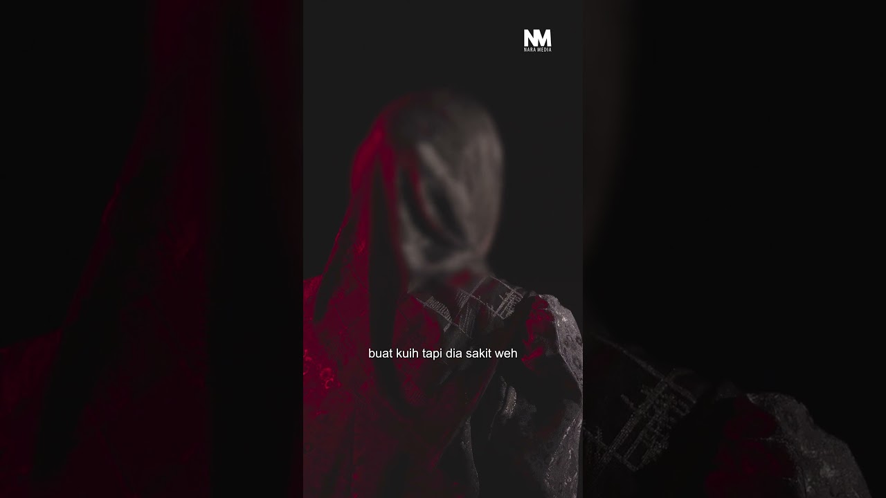 Aina nekad keluar dari kancah itu