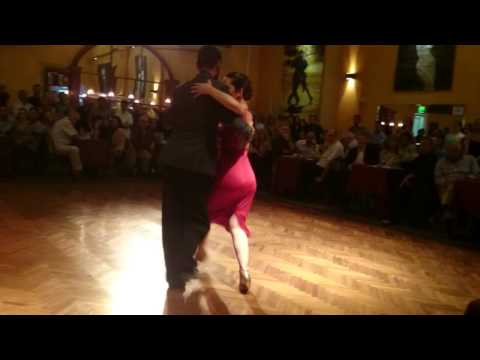  Néstor Patitas Azorín  and  Inés Muzzopappa  are  dancing  to  the  vals  "  Lejos de ti  "  by  Rodolfo Biagi
