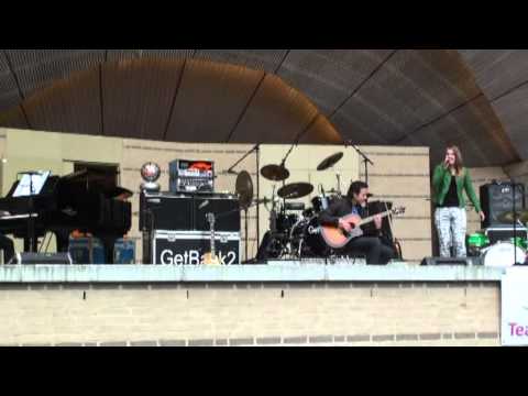 Videoclip de Wait And See (Acoustic Version) — Anouk