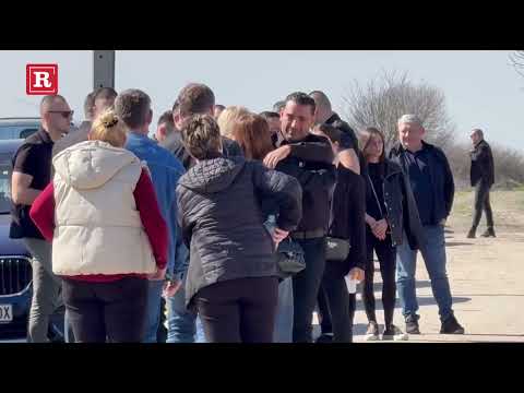 Darko Lazić grli svoju estradnu majku i rida: Živkica Miletić teši pevača