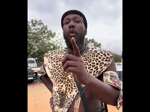 Umntebhosha uxwayisa uPhakel’umthakathi.