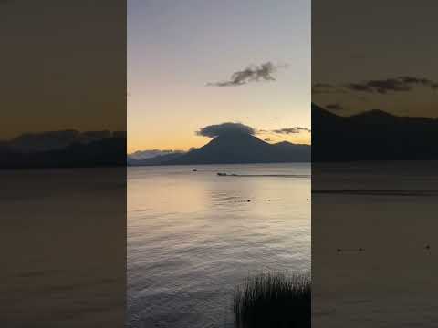 Atardecer en Panajachel, Sololá.