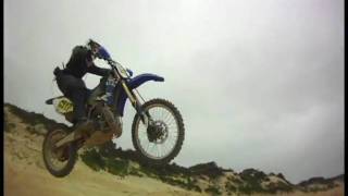 preview picture of video 'Etienne jumping a sand mound in Macassar'