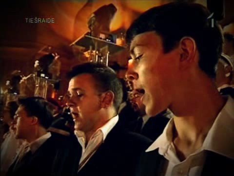 Cekulaina zīle dzied