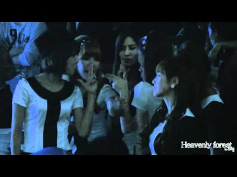 [Fancam] 10.11.05 SNSD - waiting beside stage