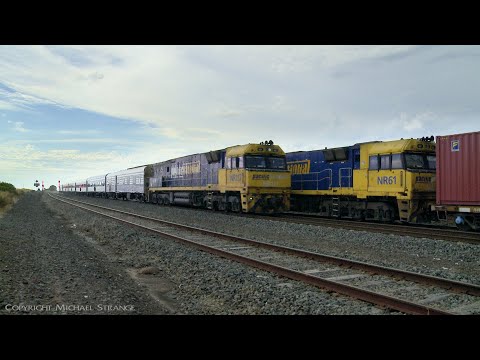 6MA8 "The Overland" Crosses 5AM5 Freight Train At Gheringhap Loop (28/1/2022) - PoathTV Railways