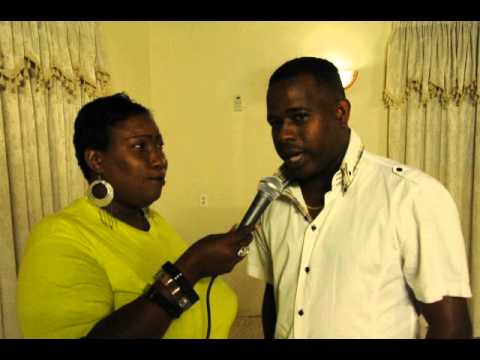 Ensayo di Tumba 2013 - Entrevista ku Tico Balentien