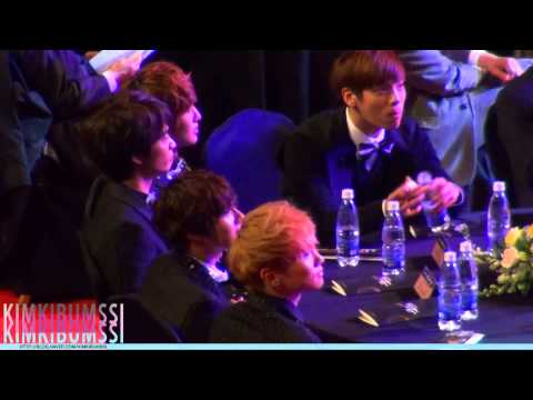 121119 SHINee #JongKey cute moment [ HD fancam ]