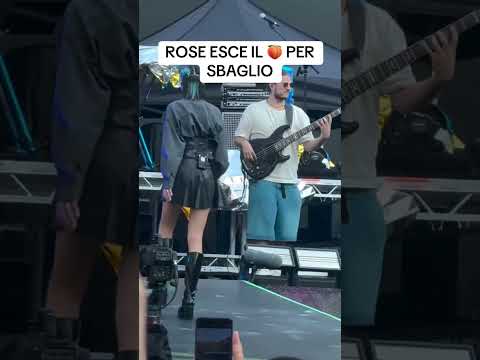 SI ALZA LA GONNA DI ROSE VILLAIN🍑 #rosevillain #rapitalia #live