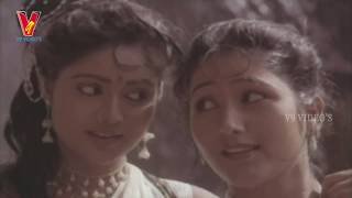 Samsarala Mechanic Scene - Divya Vani sings about her