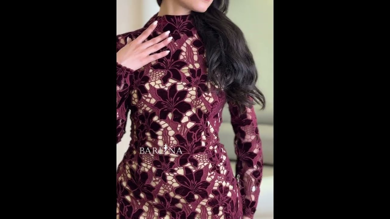 Burgundy dress with long sleeves and lace pattern - S