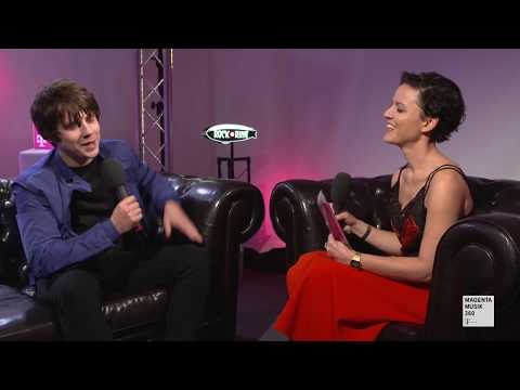 INTERVIEW Jake Bugg about twitter comments, famous drummers and football