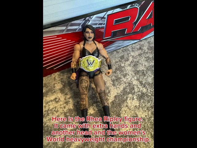 Vídeo relacionado con SC1637 Sasha Banks Hips Botas de oro blanco Ultimate Edition, figuras de la WWE, decoraciones de fiesta, tamaño real, cartón recortado con mini soporte gratis