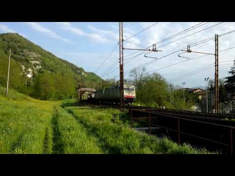 IL SALUTO DELLA DOPPIA DI E.483 CON I VUOTI PER I COILS TRANSITA A RIGOROSO.(AL) 15 - 4 - 2017