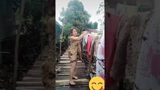 Download lagu cewek cantik jemur baju sambil goyang mp3 Download lagu cewek cantik jemur baju sambil goyang mp3