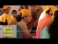 Devotees Singing Sai Naath Tere Hazaaron Haath