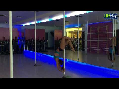 Pole dance con Vale, Roby ed Elisa