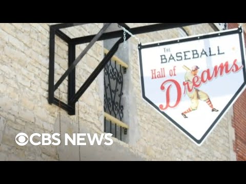 "Field of Dreams" actor opens baseball museum in town where film is set