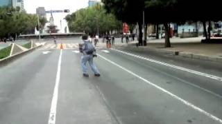 preview picture of video 'Eric Roller Skating @ reforma, mexico city'