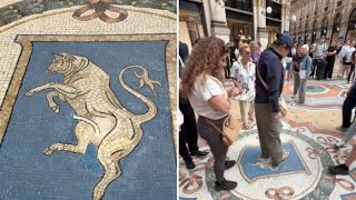 Milano, inaugurato il restauro del mosaico del toro in Galleria: i turisti si precipitano a fare ...