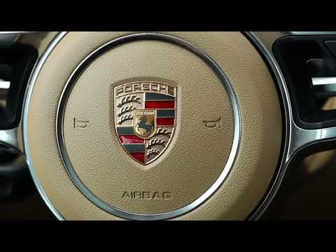 Antes e Depois do volante da Porsche Macan. Revestimento em Alcântara